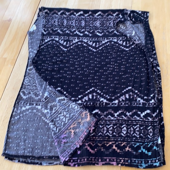 FREE TO FLY. Size Small Open Black Rayon Poncho w/Front blue/pink/purple design. - Picture 4 of 10